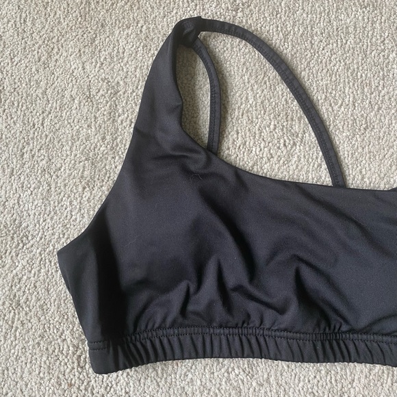 Velvet Rose Black Asymmetrical Sports Bra - Picture 2 of 7